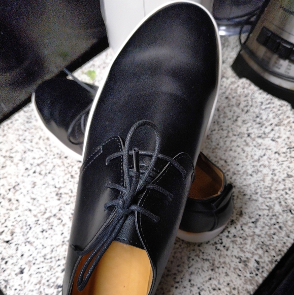 Shoes - Picture 5 of 6